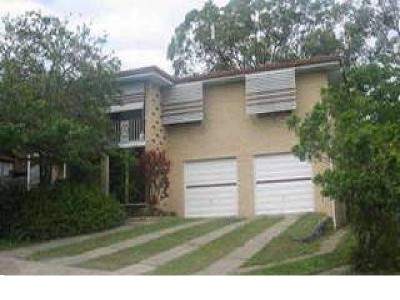 BEAUTIFULLY PRESENTED FRESHLY PAINTED RESIDENCE IN A GREAT LOCATION Picture