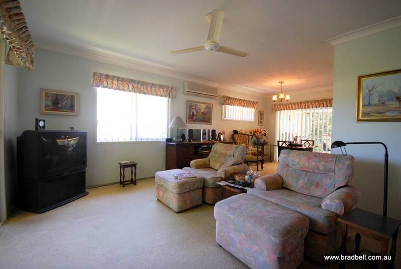 LARGE FAMILY HOME - EXCEPTIONAL VALUE! Picture 3