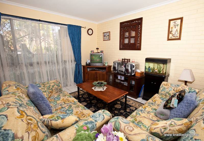 Circumstances force move to the Gold Coast View HD Video by Clicking Online Tour (Below Left) Picture 3