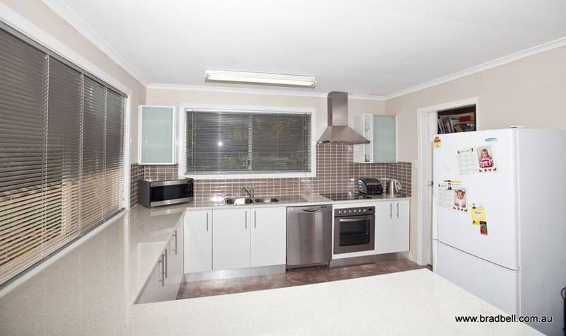 SPACIOUS FAMILY HOME! Picture 2