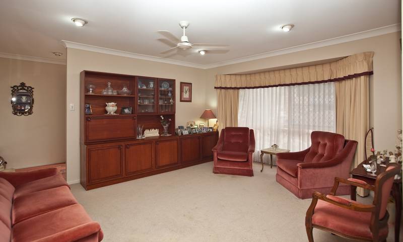 FAMILY HOME WITH ALL THE COMFORTS! View the HD Video (Click online Tour) Picture 2
