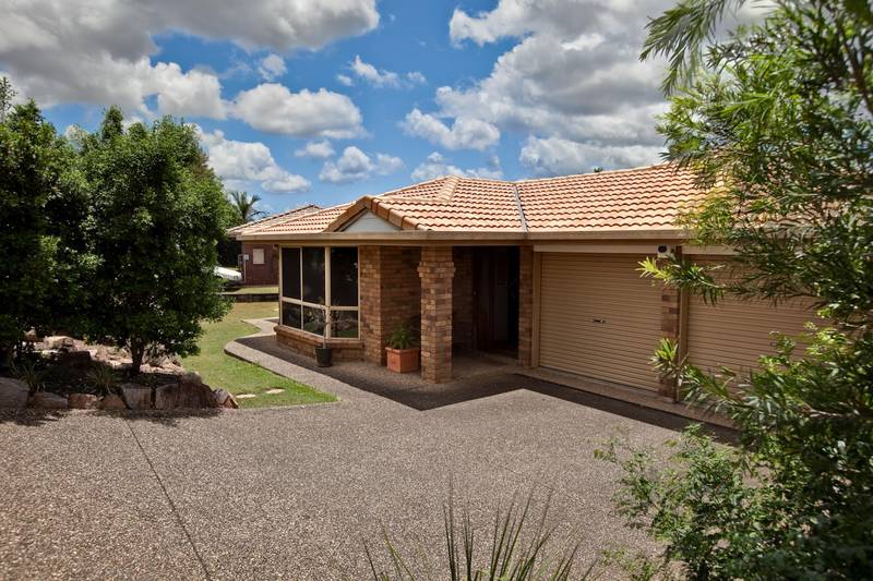 FAMILY HOME WITH ALL THE COMFORTS! View the HD Video (Click online Tour) Picture 1