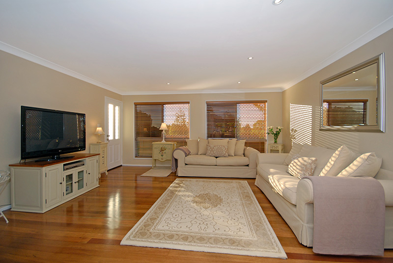 Stunning Designer Finish - Outstanding Home Picture 1