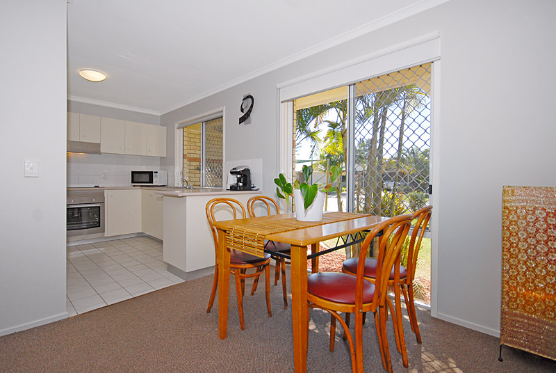 Bright, open, airy and inviting.... Picture 3