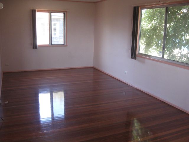 Bald Hills - Magnificent Views, Walk to Train! Picture