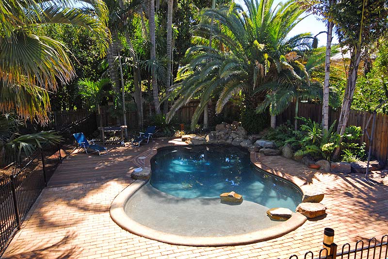 Lifestyle haven in beachside suburb Picture 2