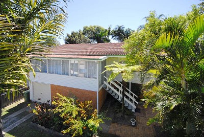 Lifestyle haven in beachside suburb Picture
