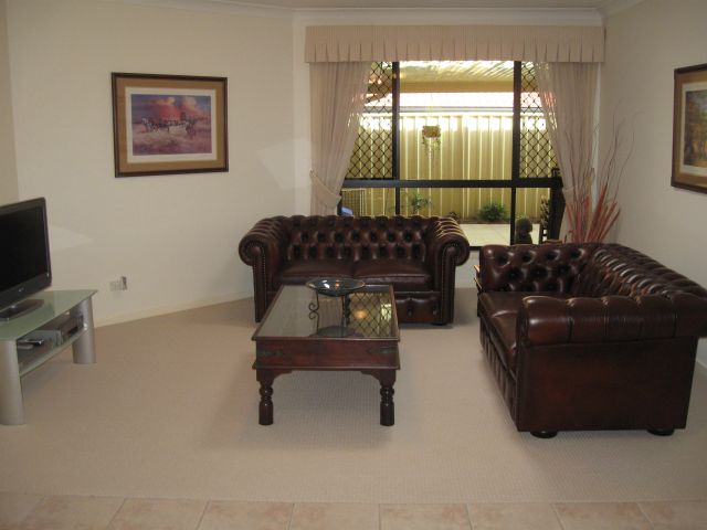 Big, beautiful and open family home Picture 3