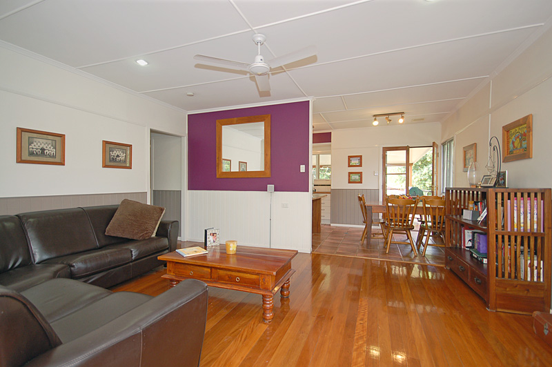 Bald Hills Heartland - Genuine original home themed for entertainment, relaxation and greenhouse effeciency..... Picture 3