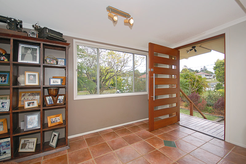 Bald Hills Heartland - Genuine original home themed for entertainment, relaxation and greenhouse effeciency..... Picture 2