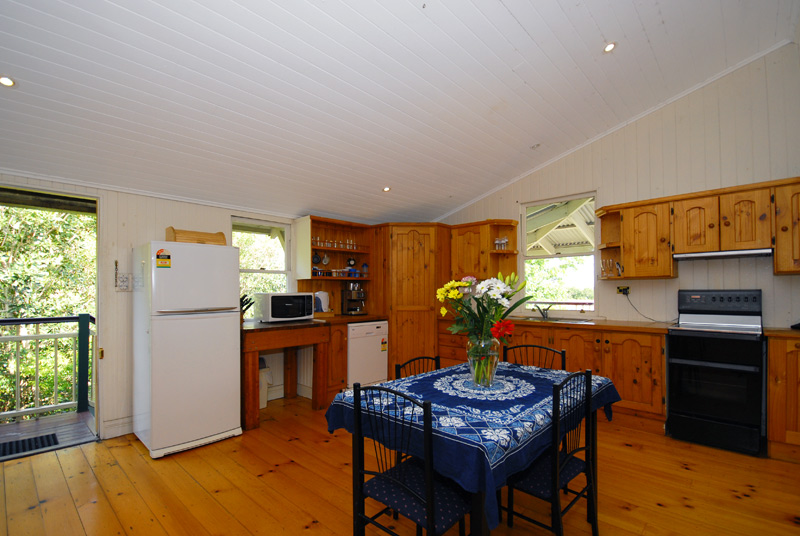 Historic Queenslander - Massive Potential - Elevated Position Picture 3