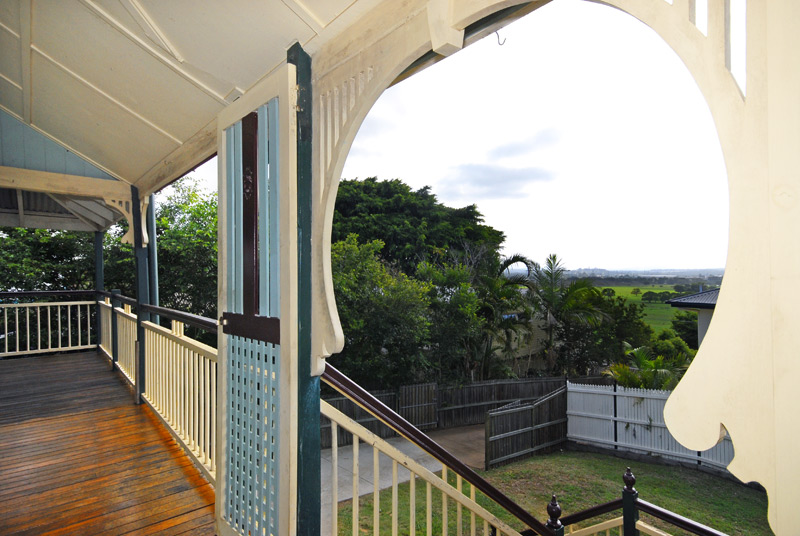 Historic Queenslander - Massive Potential - Elevated Position Picture 2