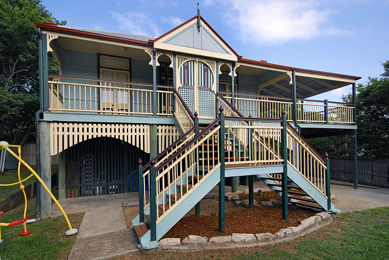 Historic Queenslander - Massive Potential - Elevated Position Picture 1