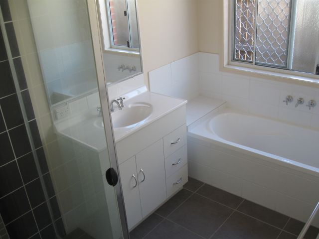 Immaculately presented home - As New - Cul de sac Position! Picture 3