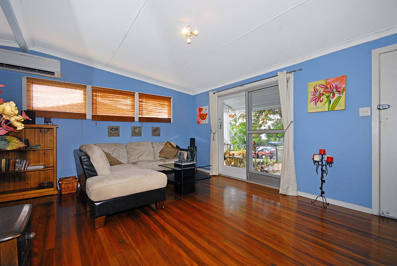 The perfect ingredients........ Pristine presentation, picturesque street, great location. Picture 2