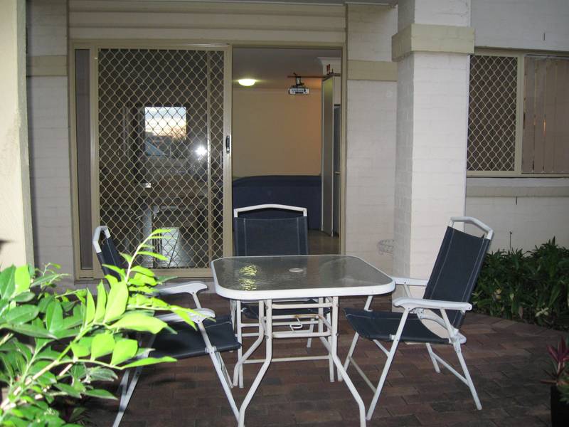 Walk to Restaurants and Theatres Picture 3