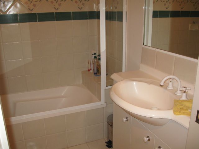 Walk to Restaurants and Theatres Picture 2