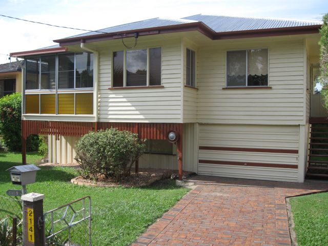 Leave the car at home - walk to train Picture 1