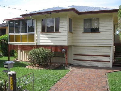 Leave the car at home - walk to train Picture