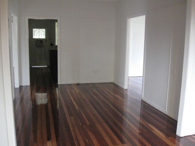 Leave the car at home - walk to train Picture 2