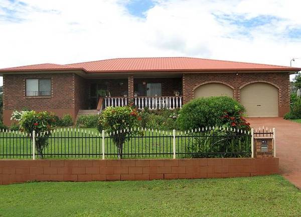 LARGE BRICK HOME ON ½ ACRE - 3160. Picture 1