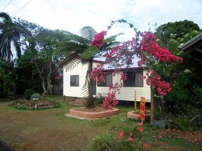 FAMILY HOME IN CONVENIENT LOCATION Picture FAMILY HOME IN CONVENIENT LOCATION Picture