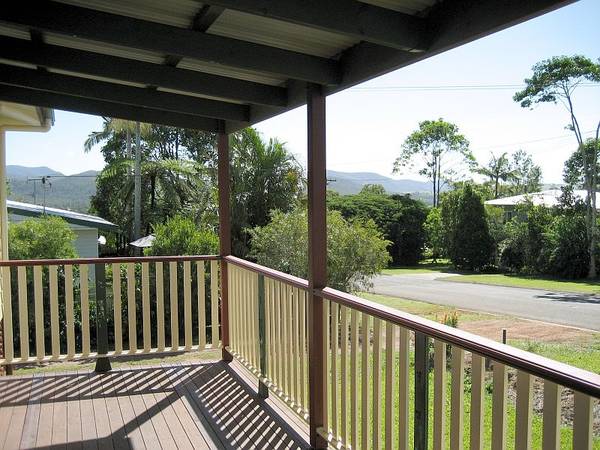 ATHERTON FAMILY HOME WITH POOL - 3196: Picture 2