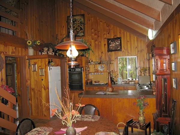 HAVEN WITH ACCESS TO LAKE TINAROO - saha2947: Picture 2