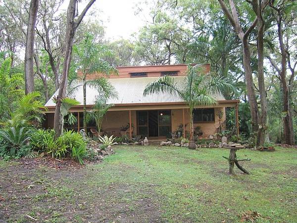 HAVEN WITH ACCESS TO LAKE TINAROO - saha2947: Picture 1