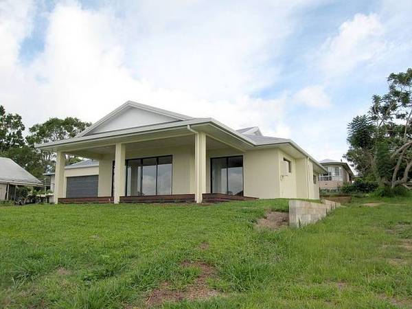 QUALITY HOME IN GREAT AREA - 3012: Picture 2