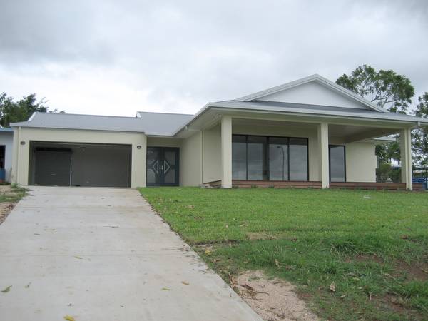 QUALITY HOME IN GREAT AREA - 3012: Picture 1