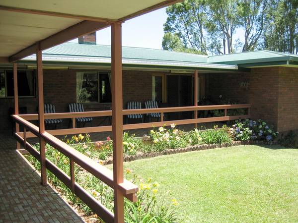 UNIQUE LIFESTYLE ACREAGE & INCOME - C3088 Picture 2