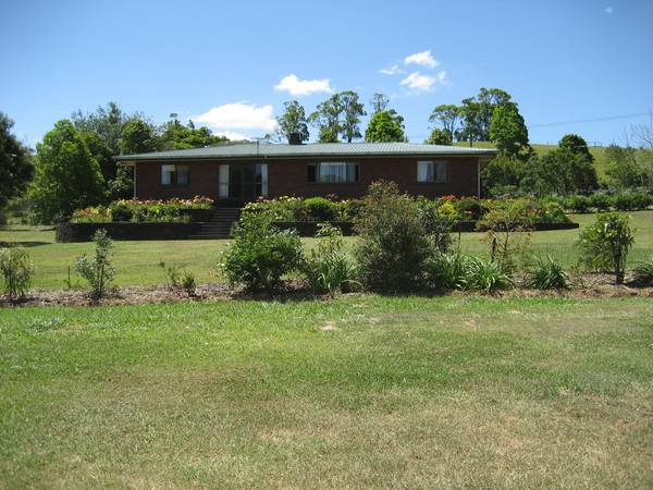 UNIQUE LIFESTYLE ACREAGE & INCOME - C3088 Picture 1