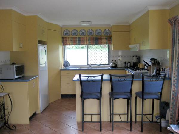 YUNGABURRA - LAKEFRONT PROPERTY Picture 2