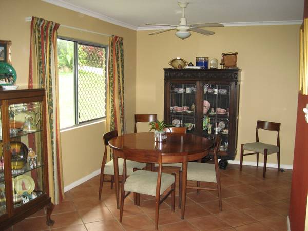 YUNGABURRA - LAKEFRONT PROPERTY Picture 3
