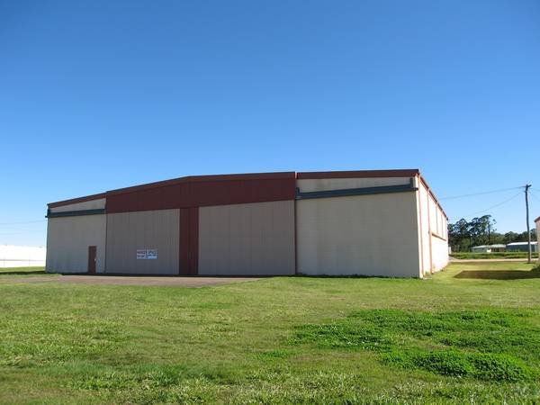 AIR HANGER c2981 Picture 1