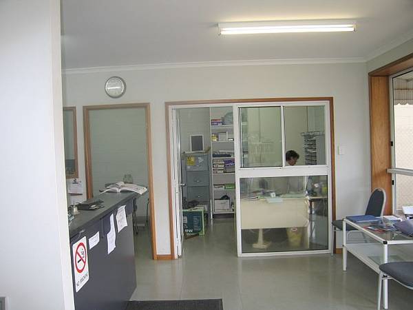 BUSINESS - b2814: Picture 3