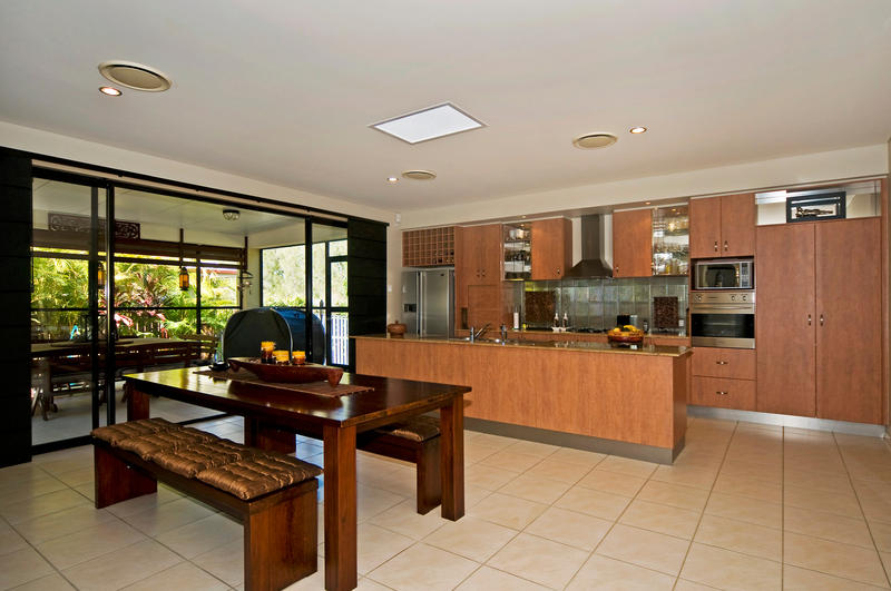 PRIME LOCATION IN COOMERA WATERS Picture 3