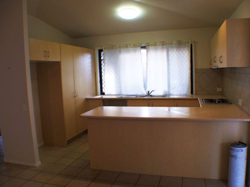 Contract Crashed! Grab Your Opportunity! Open Home Sat / Sun 11 - 11:45 Picture 2