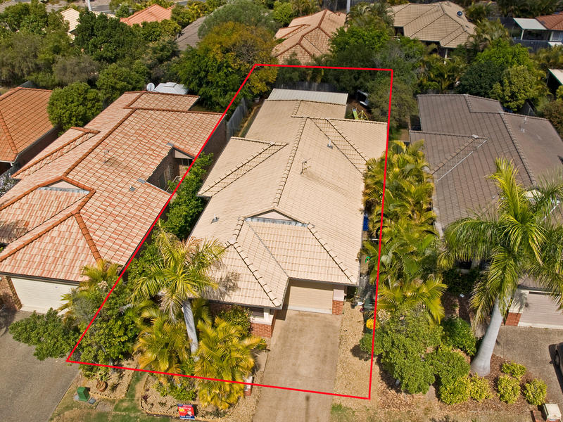 EASY TO LIVE IN - EASY TO RENT OUT ! Picture 1