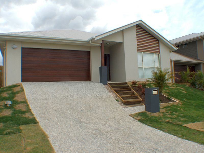 Simply Fabulous! Open Sat Only 12:30 - 1pm Picture 1