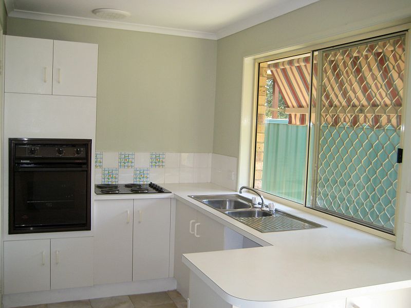 3 BEDROOM DUPLEX - EXCEPTIONALLY SPACIOUS - VACANT Picture 3