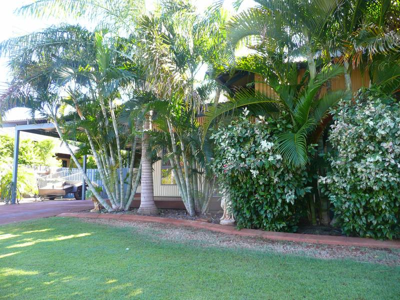 BLOCK THE WORLD OUT AND FORGET THE DAY'S TROUBLES Picture 3