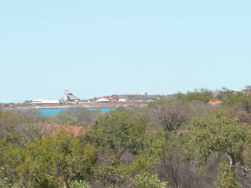 WATERFRONT ESTATE - VIEWS Picture 3