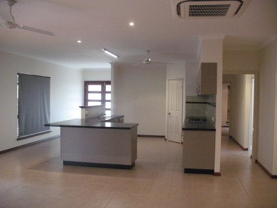 Executive Home Sunset Park Picture 3