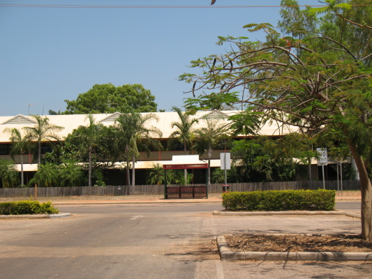 Upstairs 2 bedroom Apartment close to Town Beach Picture 1