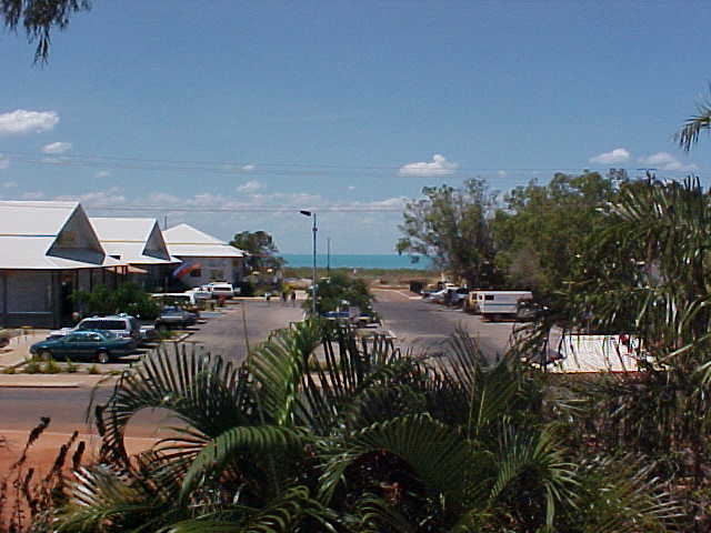 Upstairs 2 bedroom Apartment close to Town Beach Picture 2