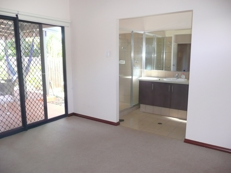 SANTA! STOP YOUR SLEIGH! Picture 3