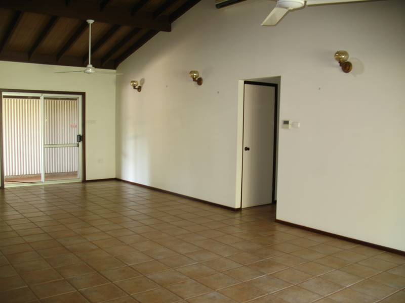 Large Home, Large Block, Large Shed!! Picture 3