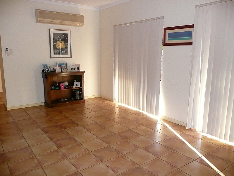 HUMBLE HOME - LARGE BLOCK! Picture 3